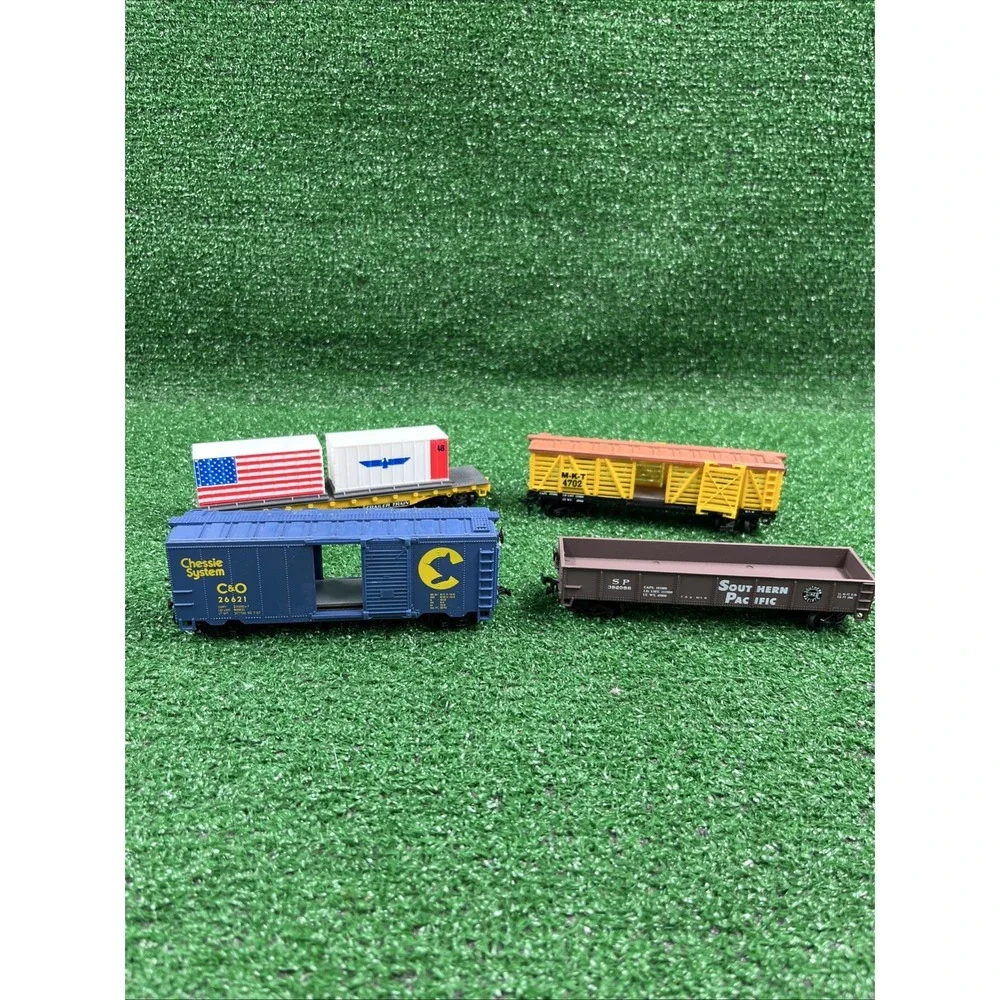 HO Scale Lot Of4 Train Cars Plastic Southern Pacific Chessie System The Katy APL